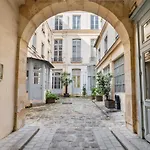 Charming Flat In Paris
